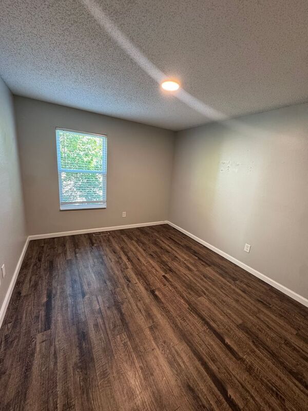 Building Photo - 1138 E Walnut St