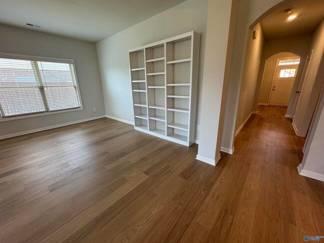 Building Photo - 214 Portrait St