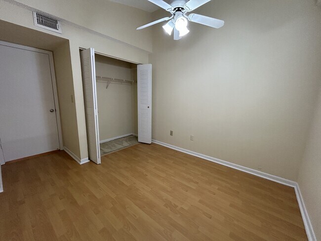 Building Photo - 2890 N Oakland Forest Dr