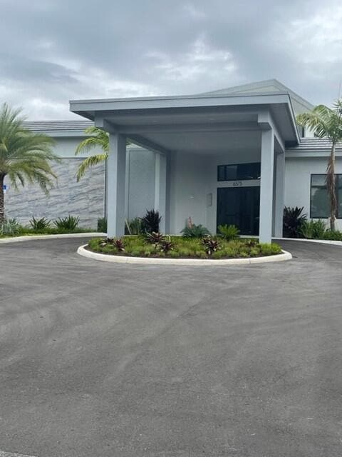 Building Photo - 6600 S Oriole Blvd