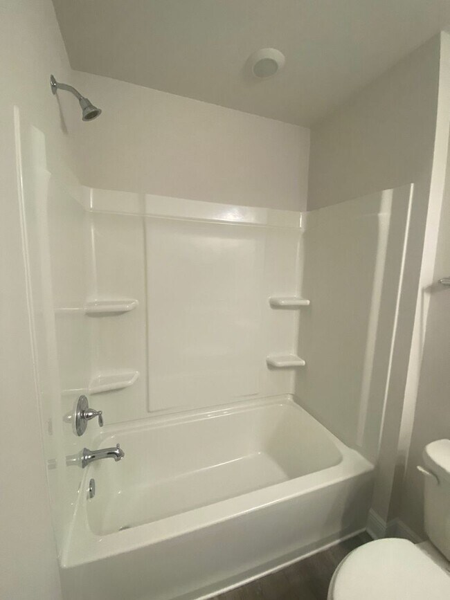 Building Photo - Modern, Spacious & Efficient Townhome in Lynn Haven! *1/2 OFF Security Deposit for Active-Duty Mi...
