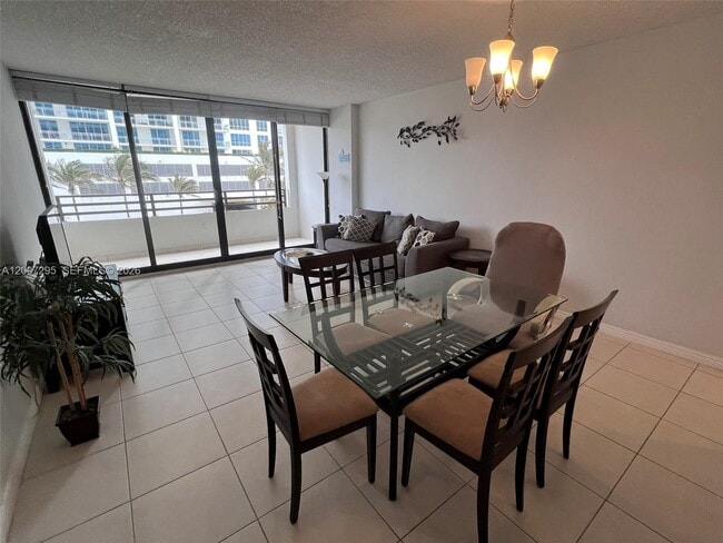 Building Photo - 3505 S Ocean Dr