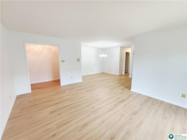 Building Photo - 4501 N Hedgerow Dr