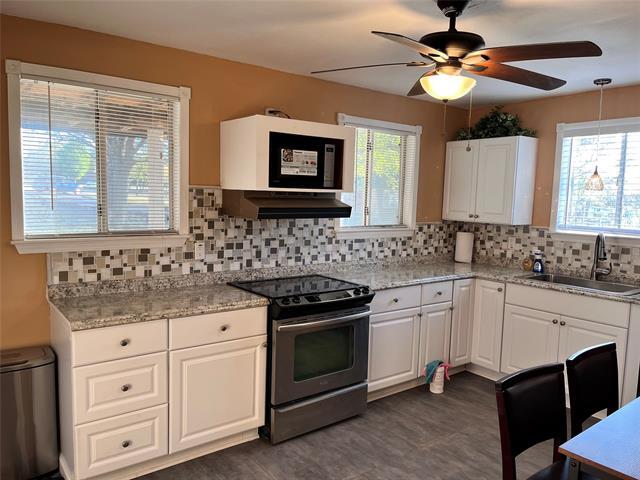 Building Photo - 10480 Parkview Cir