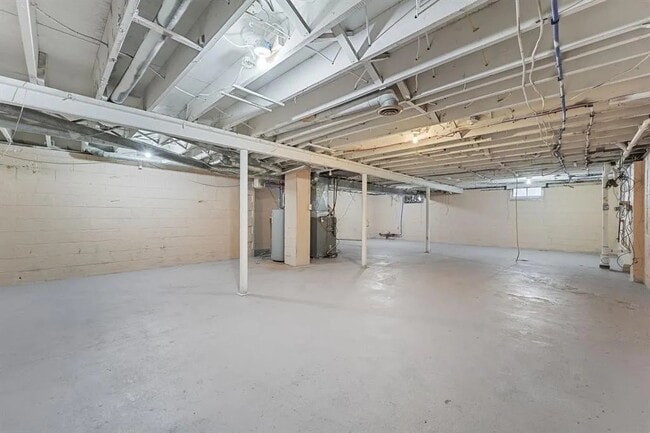 Building Photo - 13 Brookside Ave W