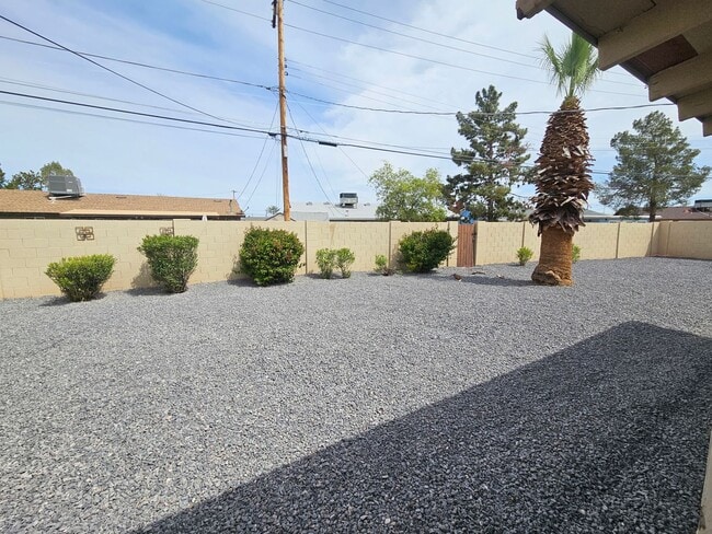 Building Photo - Scottsdale - 5 bedroom, 3 bath - Remodeled...