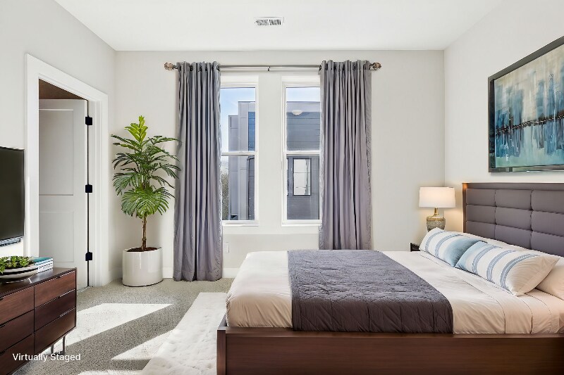 Building Photo - 107 E 9th St