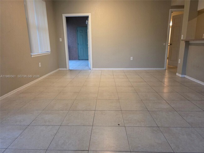 Building Photo - 6660 W Sample Rd