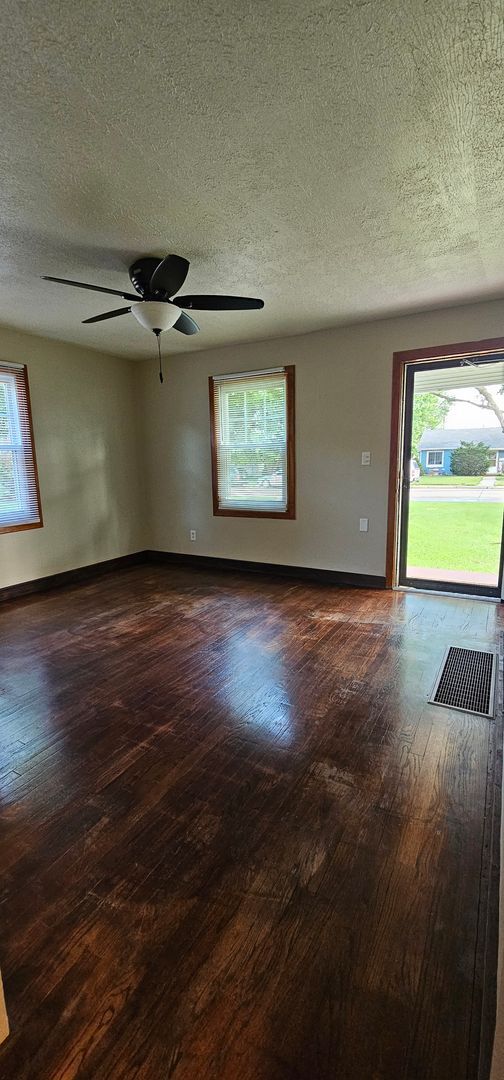 Building Photo - 4 Bedroom House for rent
