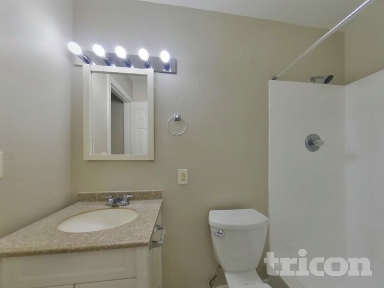 Building Photo - 3234 W Larkspur Dr