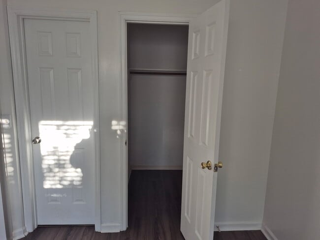 Building Photo - 1004 Brookhollow Dr