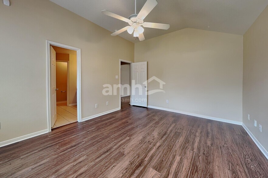 Building Photo - 5602 Darby Square Trl