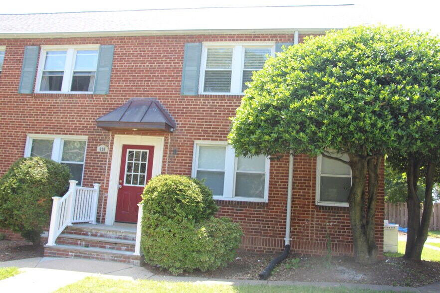 Building Photo - 626 N Monroe St