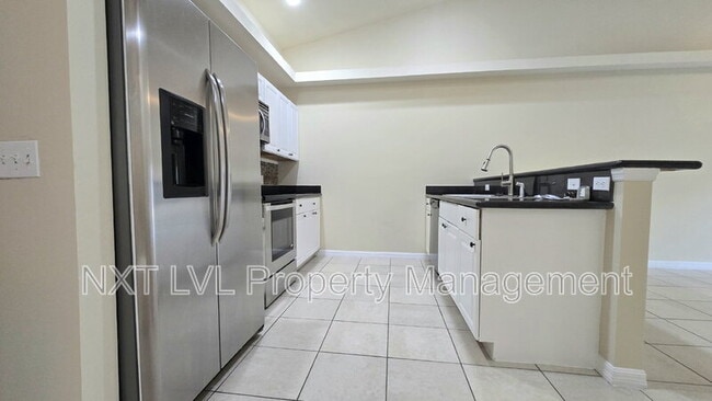 Building Photo - 301 NE 24th Ave