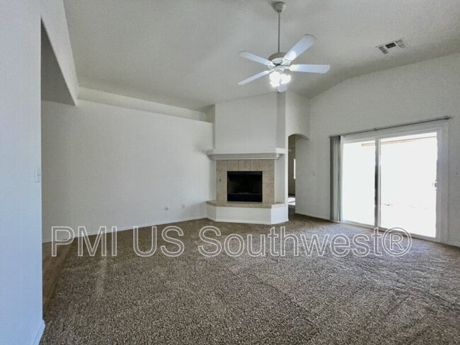 Building Photo - 4891 S Rinaldi Dr