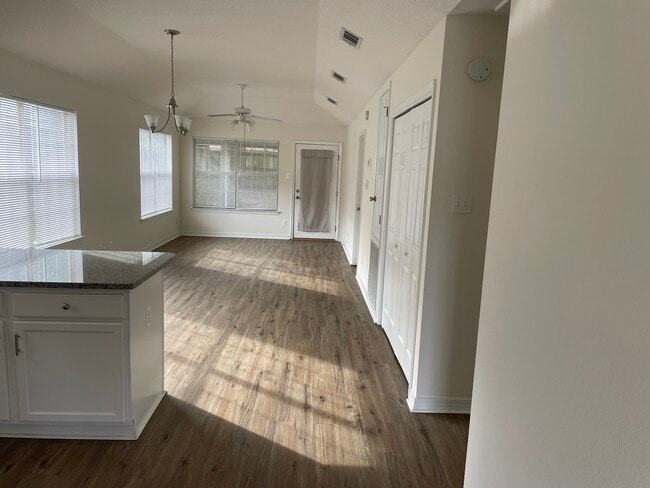 Building Photo - 808 Crystal Wells Ct S