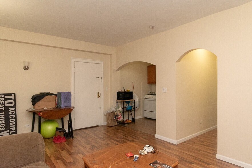 Building Photo - 1712 W Estes Ave