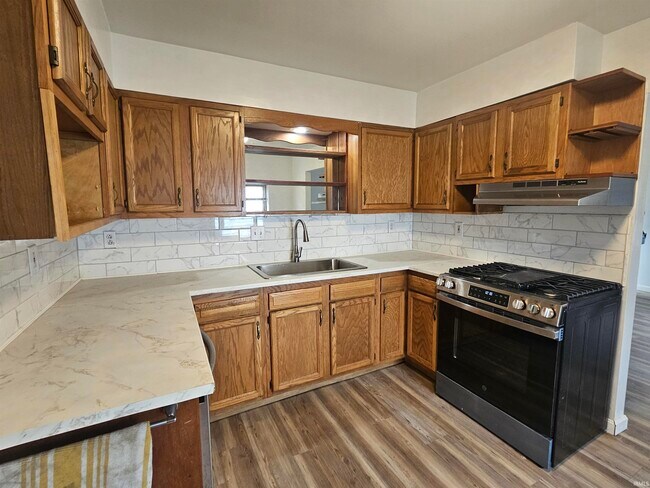 Building Photo - 128 N Roosevelt St