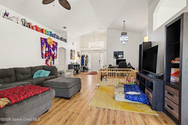 Building Photo - 1575 Sun Gazer Dr