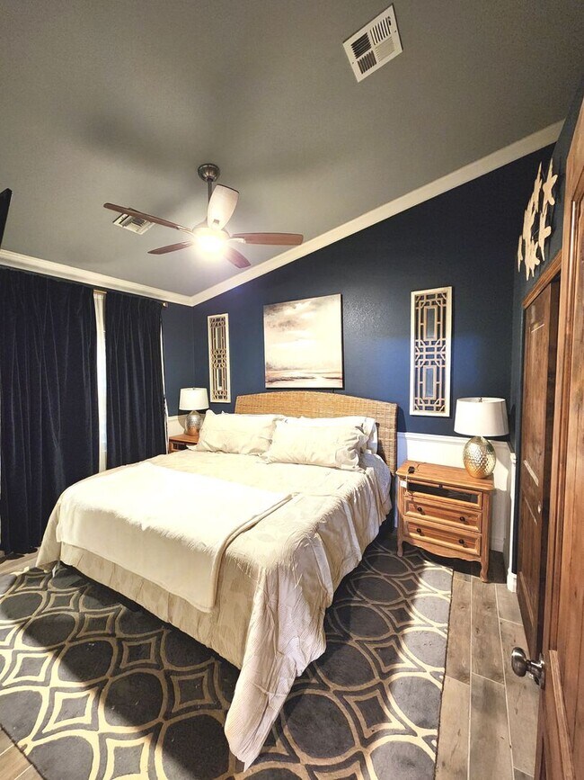 Building Photo - Amazing Fully Furnished Rental with Pool & Spa