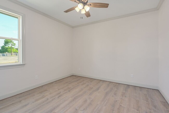 Building Photo - 1510 Echols St