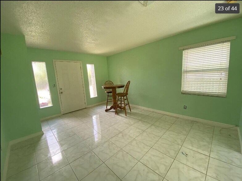 Building Photo - 2138 19th Ave SW