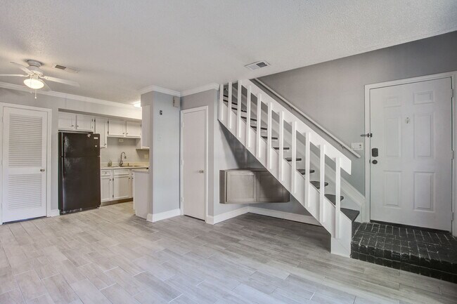 Primary Photo - 2494 Etiwan Ave