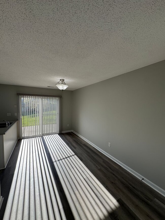 Building Photo - 2-Bedroom Townhouse in Harrisonburg