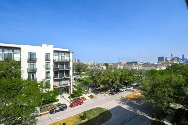 Building Photo - 4819 Caroline St