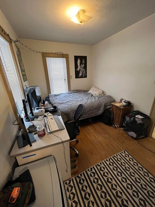 Building Photo - 305 Maryland St