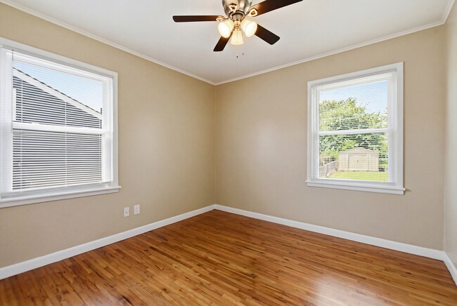 Building Photo - Charming 3 Bedroom 1 Bath near Route 66!