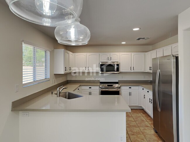 Building Photo - 31352 N Shale Dr