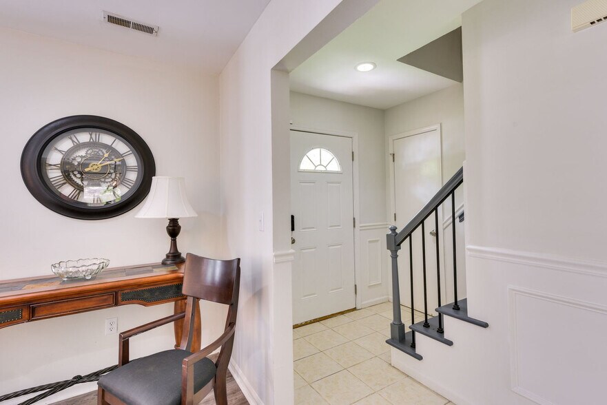 Building Photo - 739 Corral Dr