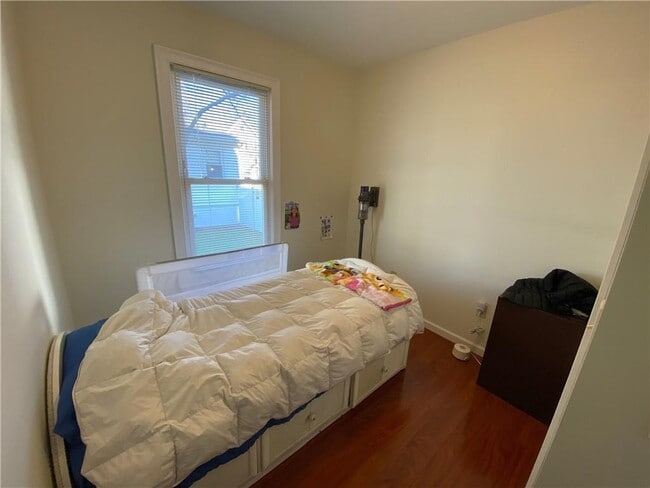 Building Photo - 28 Chester Ave