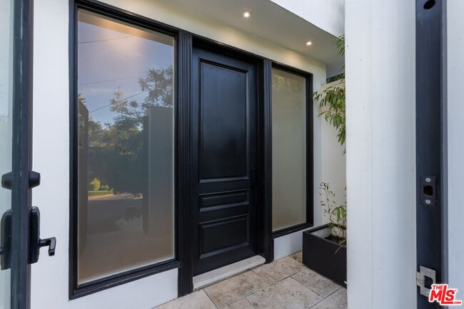 Building Photo - 7473 Mulholland Dr