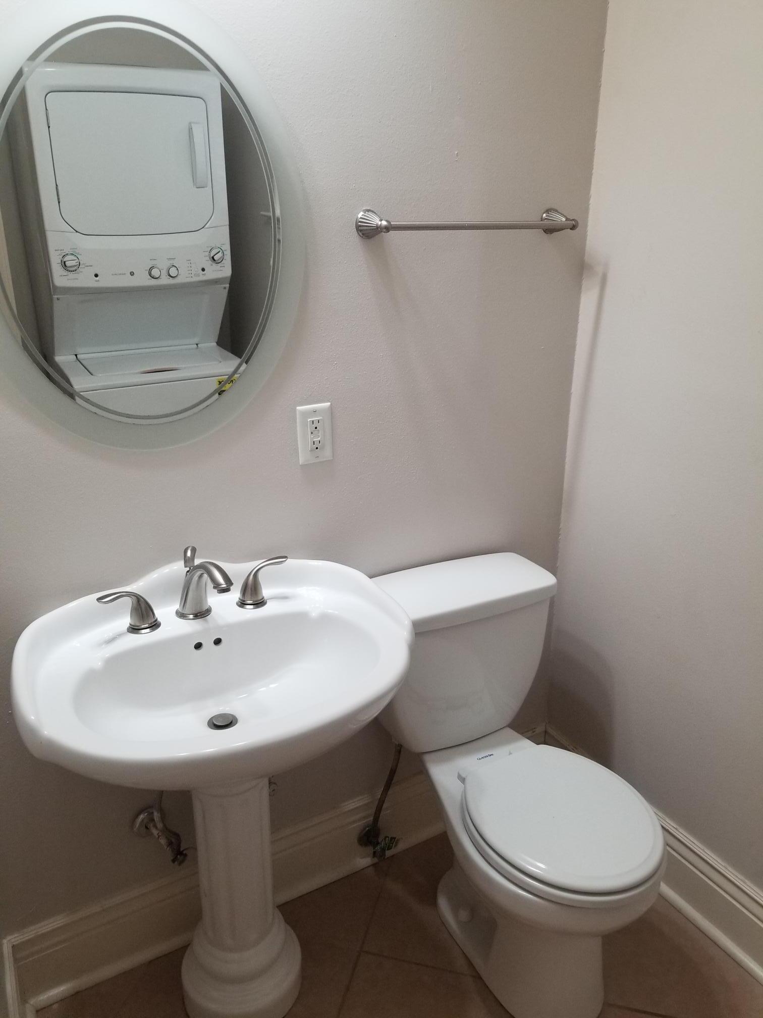 Half bathroom - 1023 General Taylor