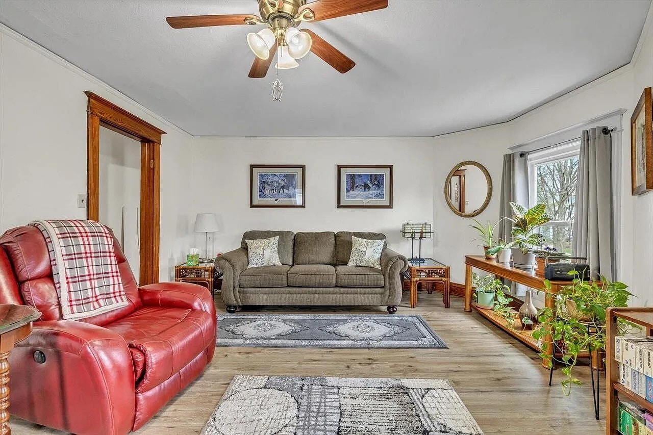 Living/Bedroom - 307 Pleasant St