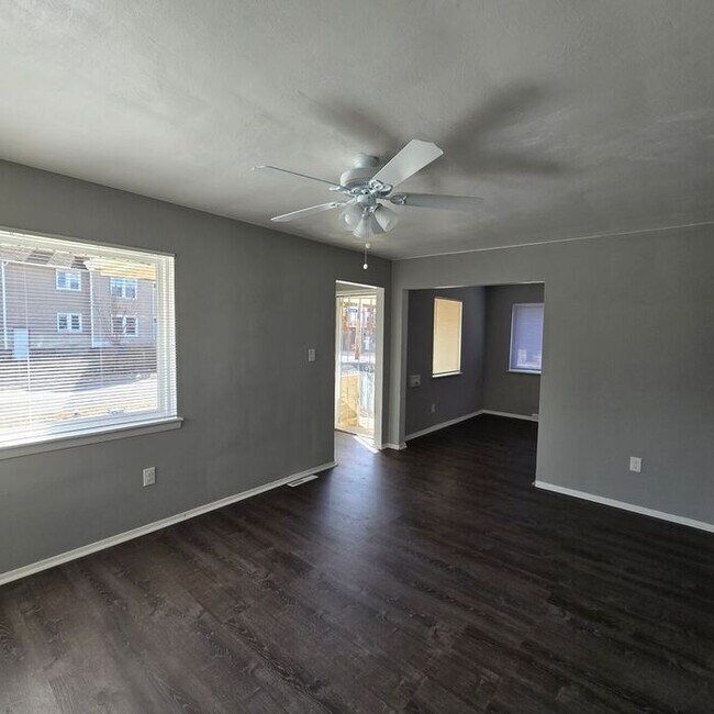 Building Photo - Charming 3-Bedroom Home / Pet-Friendly / A...