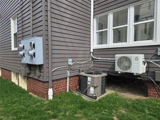 Building Photo - 13839 Clifton Blvd