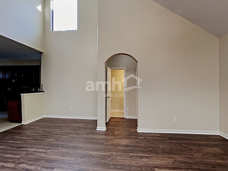 Building Photo - 29712 Buffalo Canyon Dr