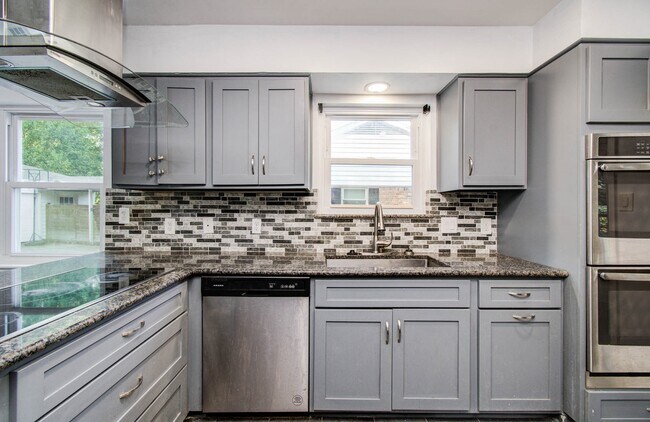 Building Photo - 674 Ravensworth Dr