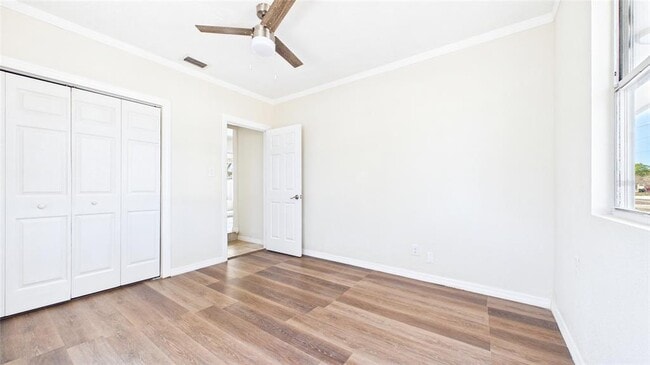 Building Photo - 4418 W Fairview Heights