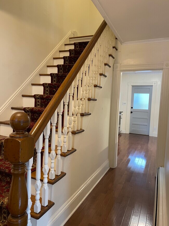 Building Photo - 14 Tyler St