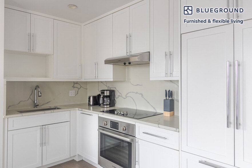 Building Photo - 915 West End Ave