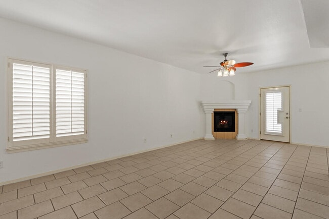 Building Photo - 561 Green Village Ct