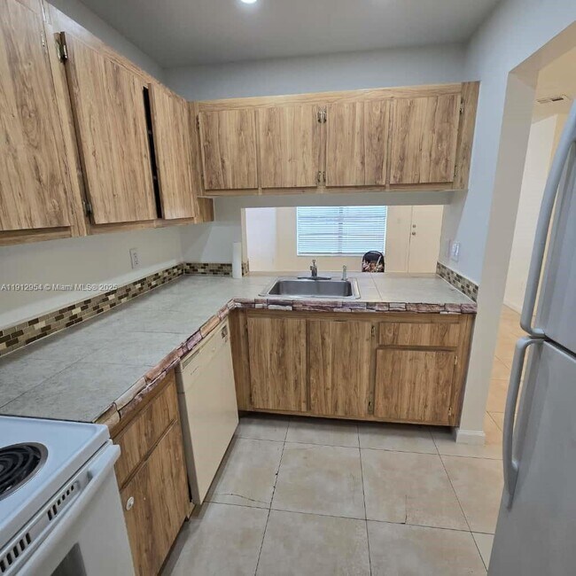 Building Photo - 15332 SW 72nd St