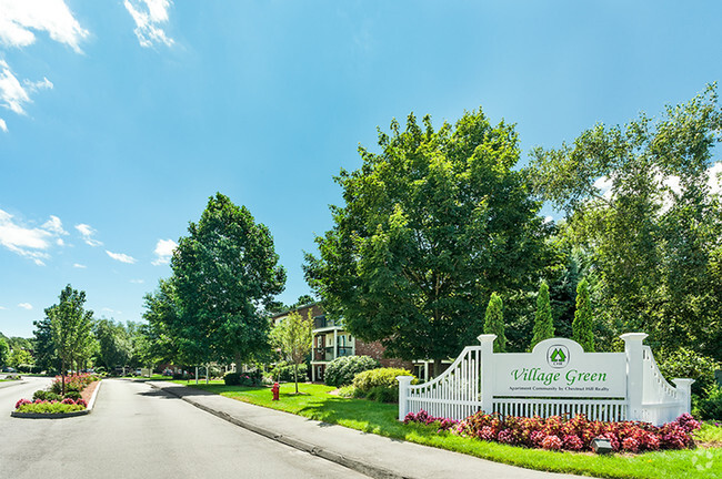 Building Photo - Village Green Apartments