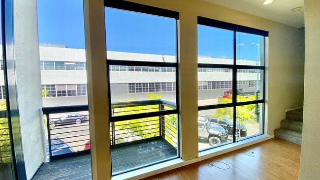 Building Photo - Contemporary 2-Bedroom Condo at the Heart of NOBE