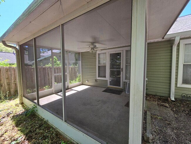 Building Photo - 107 Raintree Ct