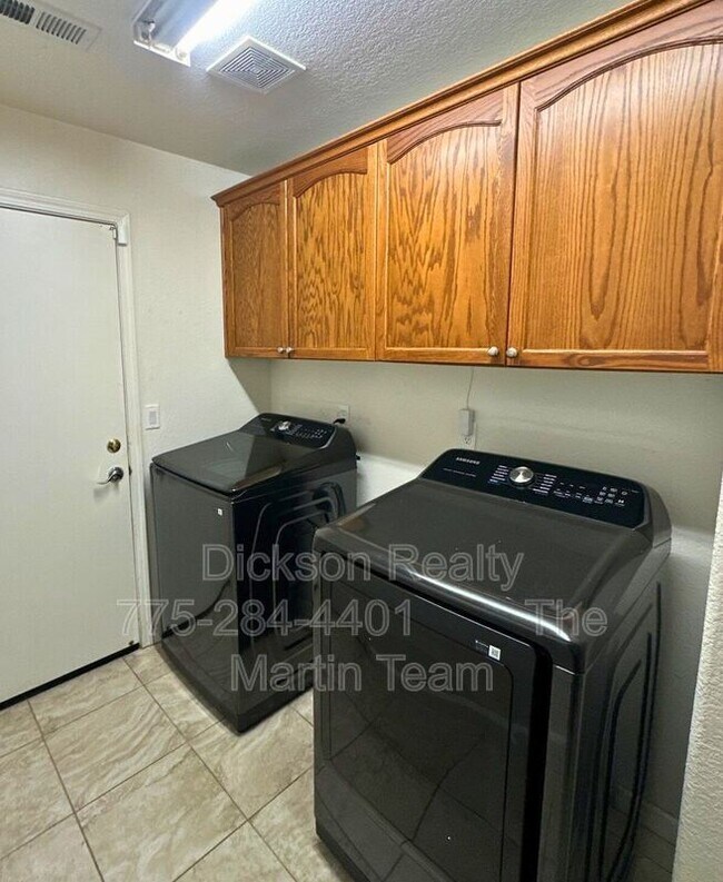 Building Photo - 7121 Crest Hill Dr